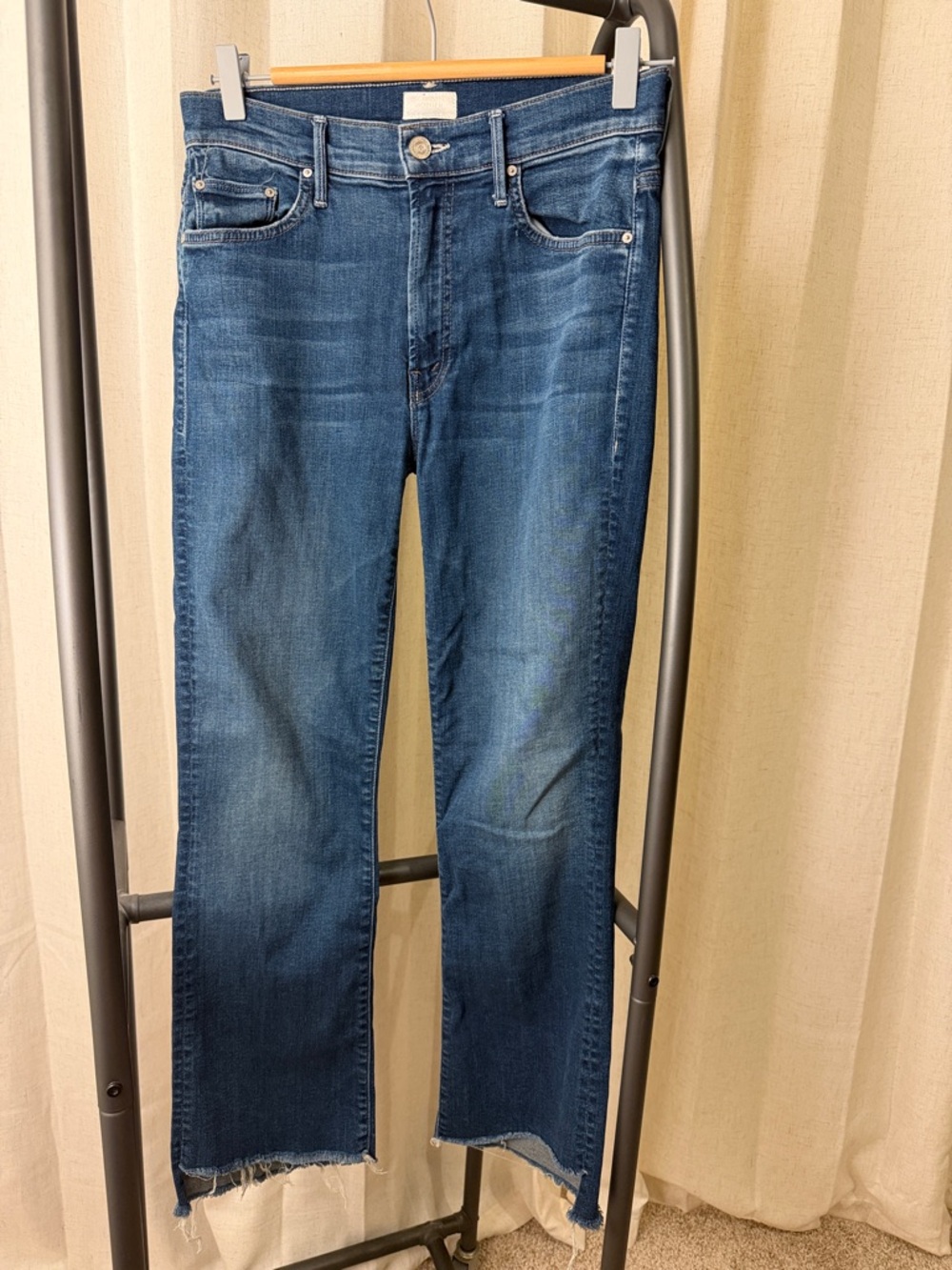 MOTHER Womens Straight-Leg kick cropped denim size 27. Super cute!